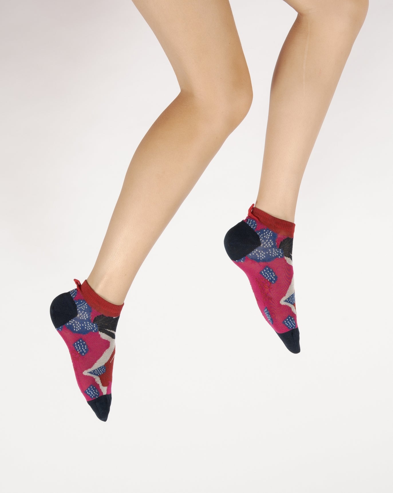 Women's Scottish thread socks with wild flowers