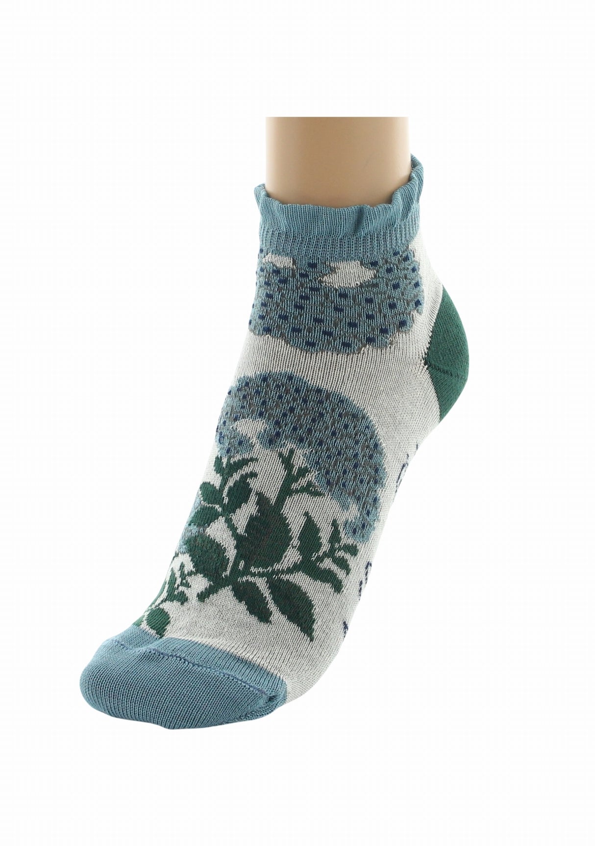 Socquettes fil d’Écosse femme Berthe Aux Grands Pieds fleurs bleues volant ECRU