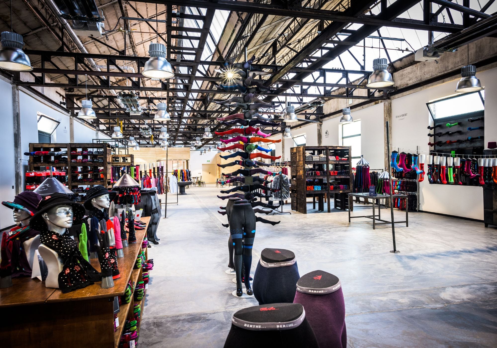 Intérieur Magasin Usine Montceau Desktop